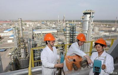 环境监测现场 镜头下的守护与真相